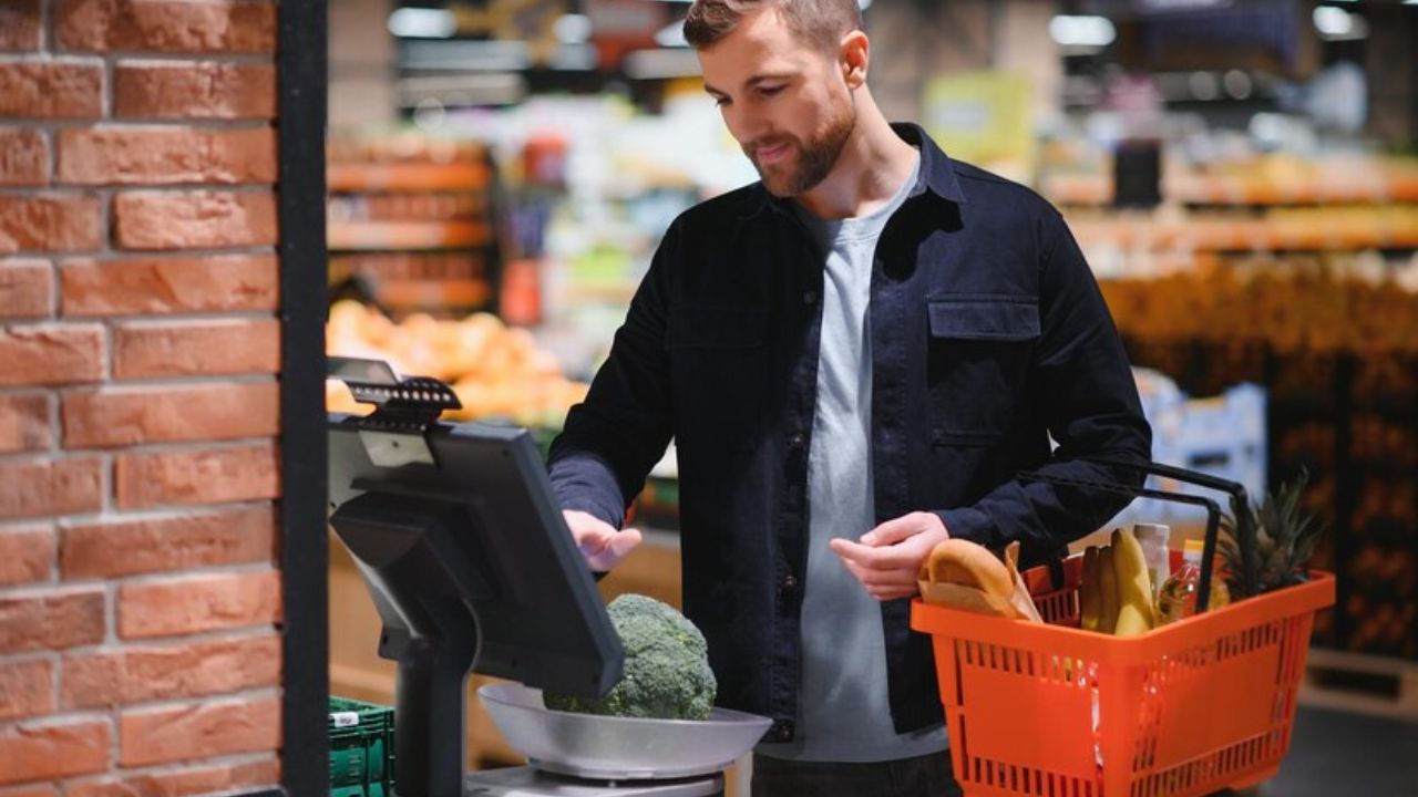 How Late Is the Closest Grocery Store Open